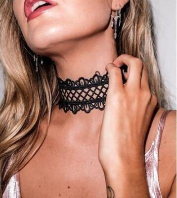 necklace with lace design