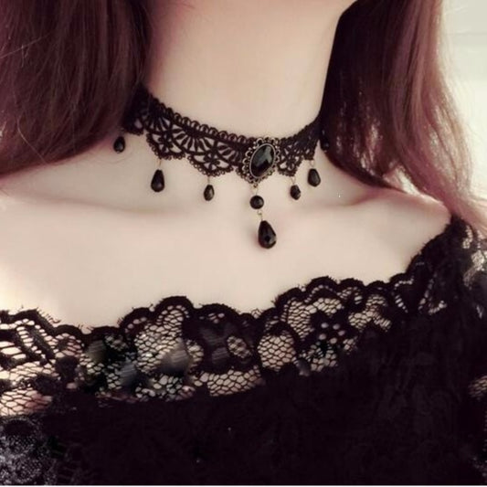 necklace with lace design