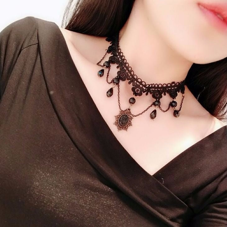 necklace with lace design