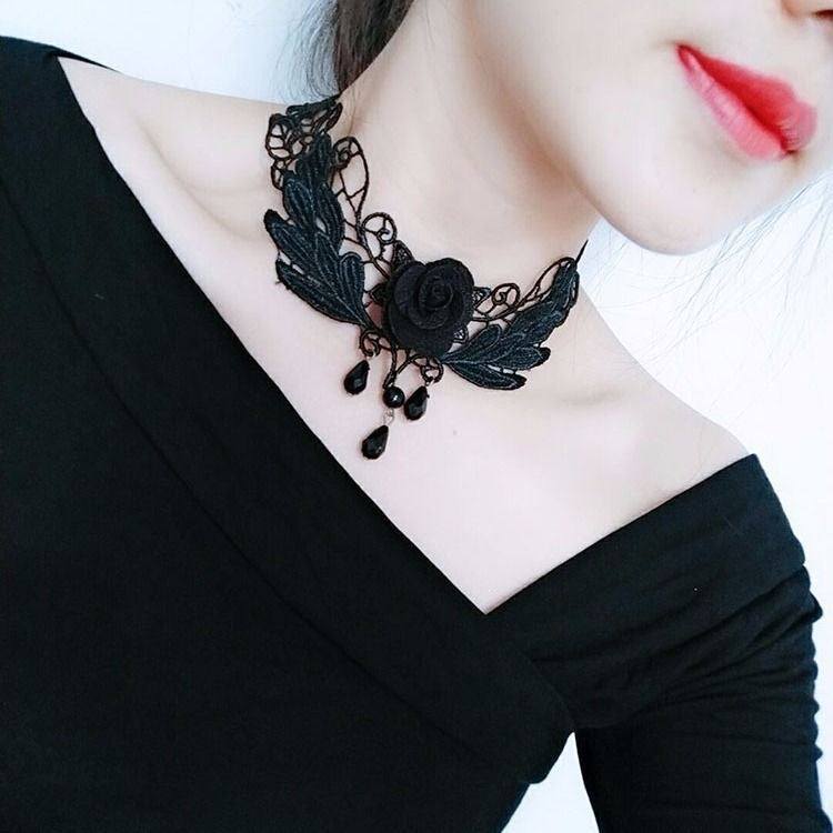 necklace with lace design
