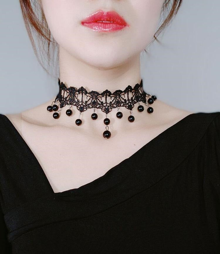 necklace with lace design